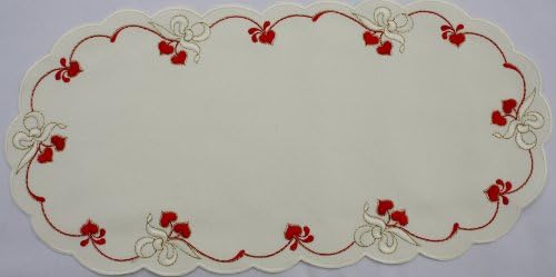 Свети валентин или Сватба бельо кърпа с Червени Сърца и бели лъкове, украсени златни конци.