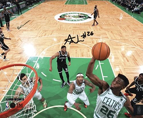 Снимка на Аарон Несмита с автограф 8x10 Бостън Селтикс - Снимки на НБА с автограф