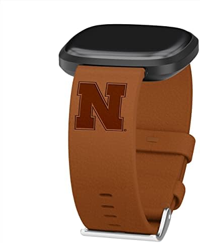 Афинитетът Bands Кожена каишка за часовник премиум-клас Nebraska Huskers, Съвместим с Fitbit Versa 3 и Sense