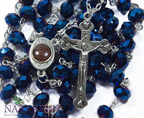 Католическата колие с четками от сапфирово-сини кристали с кръст и Светена земята