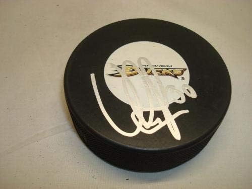 Виктор Бързо Подписа Хокей шайба Анахайм Дъкс с автограф на PSA/DNA COA 1E - за Миене на НХЛ с автограф